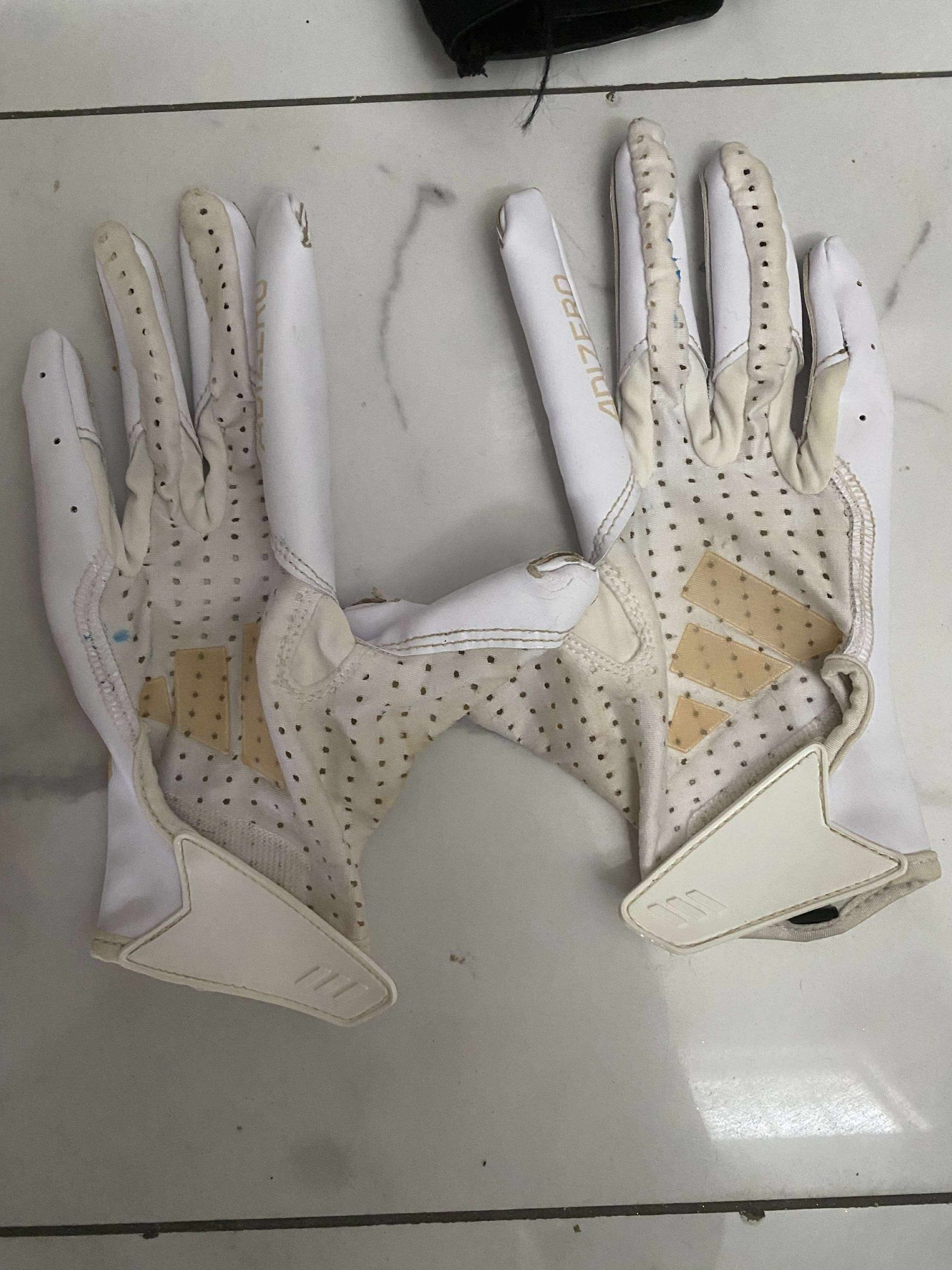 ADIDAS ADIZERO 14 JUICY SPEED RECEIVER FOOTBALL White GLOVES, ADULT MEDIUM