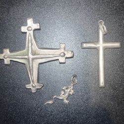925 Sterling Silver lot: Coptic Cross Brooch, Tubular Cross & Lizard Pendant