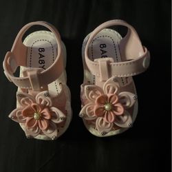 New Toddler Sandals Size 3 ,3.5