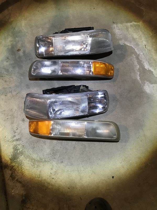 Headlights and daytime running lights for '02 Tahoe for Sale in Chicago, IL OfferUp