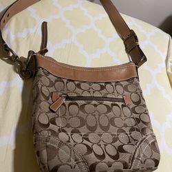 Authentic Womens Coach Crossbody Bag With Leather 