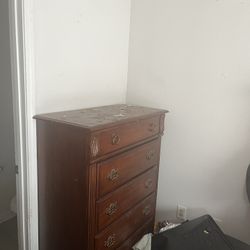 Dressers And Bed Frame 