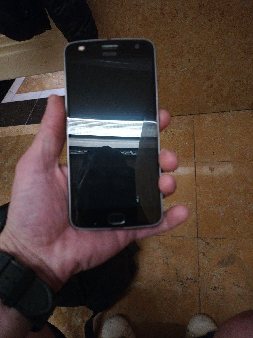 Moto Z XT1710-02 Cell Phone