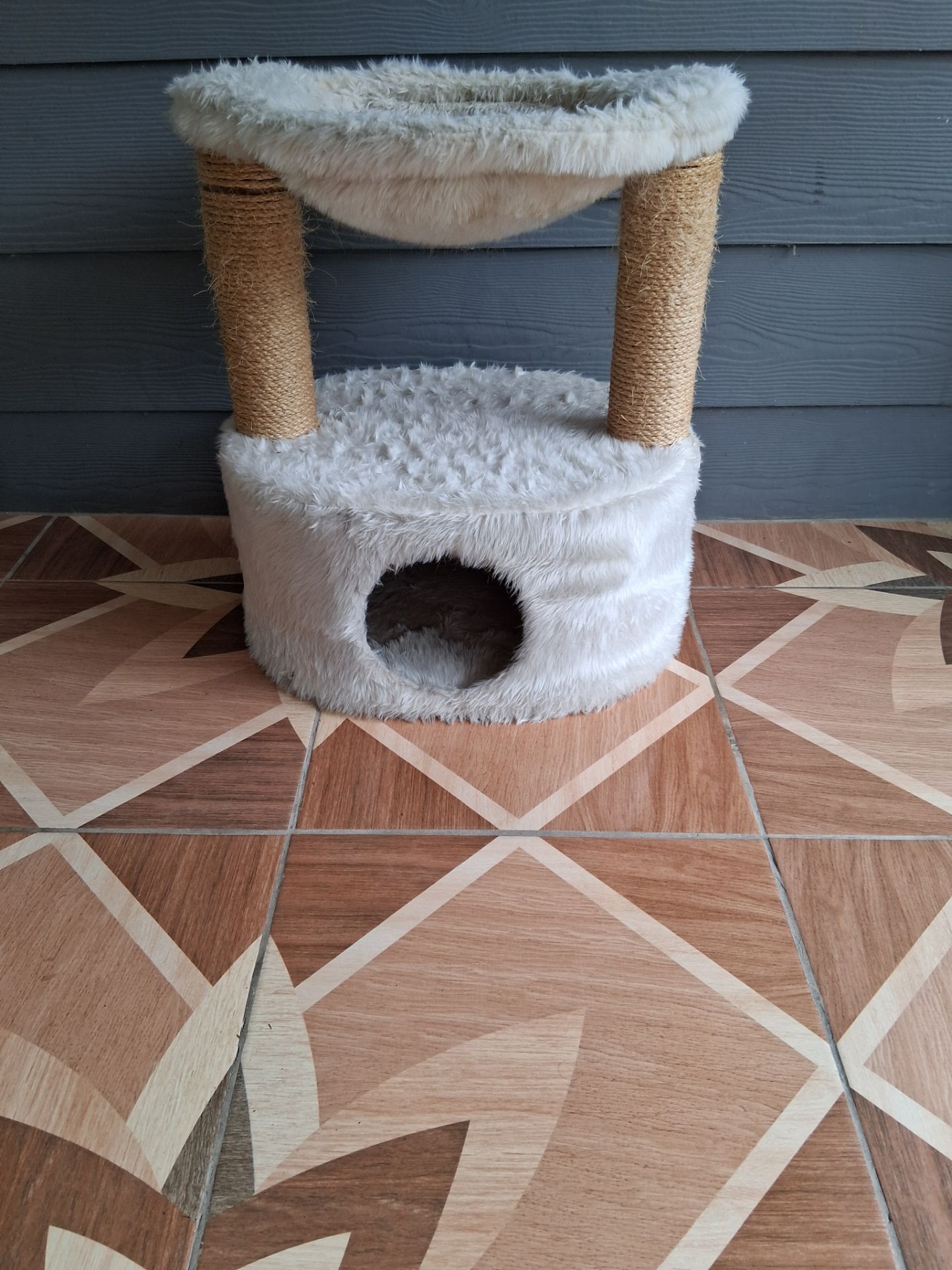 Cat tree