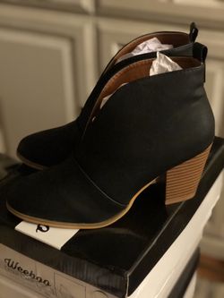 Brand new. Size5.5. $20