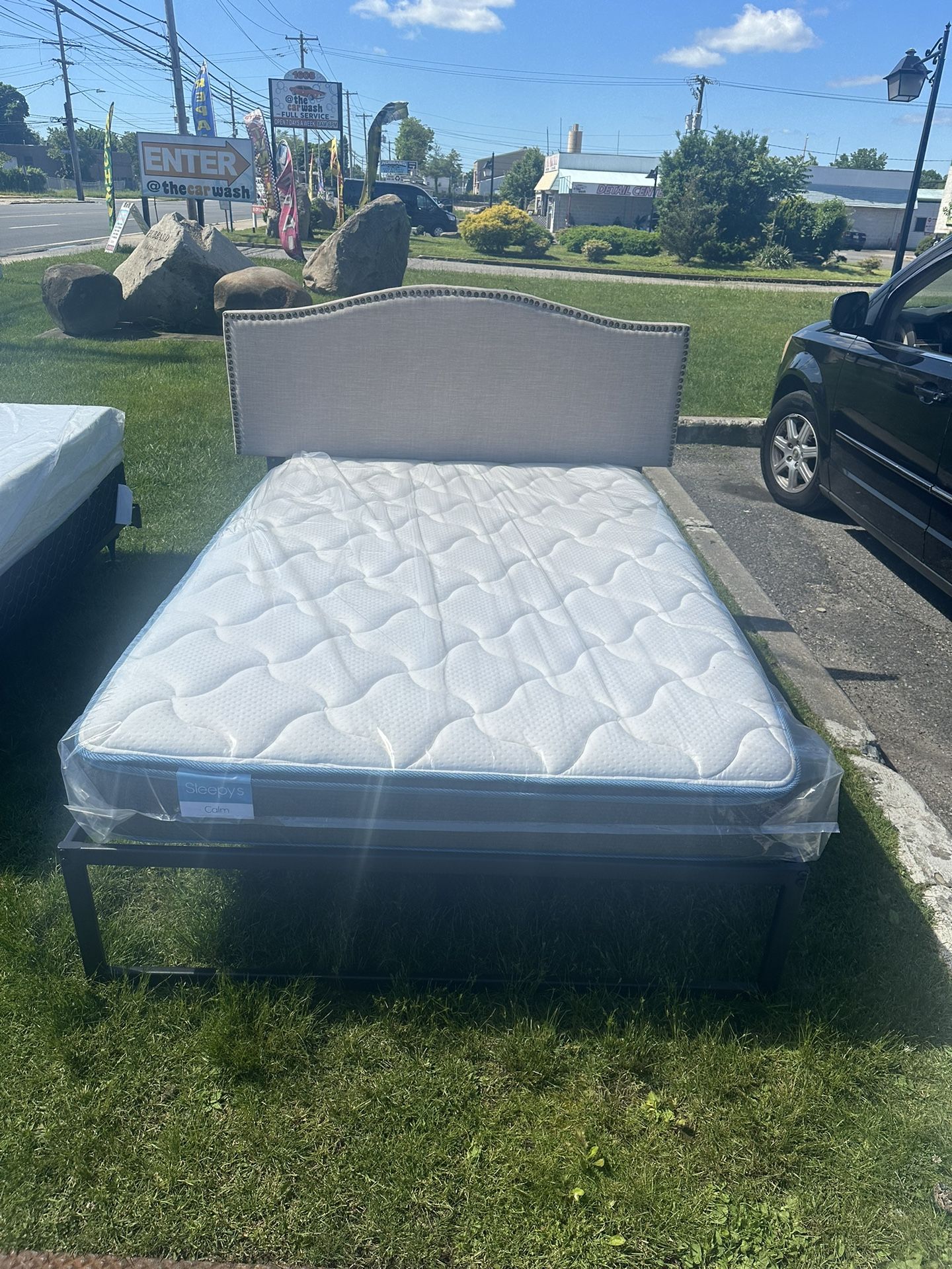 Full Size Sleepy's Mattress With Platform Bed Frame & Headboard. Good Condition