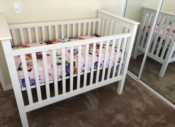 Pottery Barn Kendall Crib & Upgraded Mattress *Brand New*