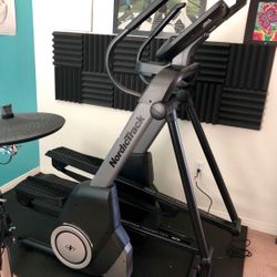 NordicTrack Freestride Trainer Fs7i Elliptical