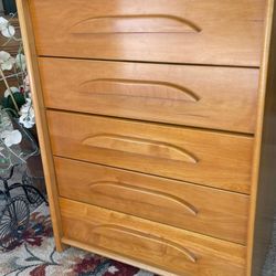 Gorgeous Mid  Century 5 Drawer Templeton Furniture