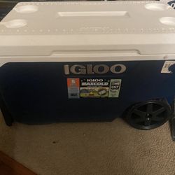 90 QT IGLOO COOLER NEVER USED