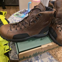 Brand new danner composite toad work boots