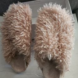 Blush Slippers Size 6 Color Light Pink