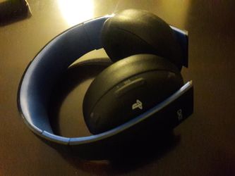 Ps4 bundle. Remote , headset , charing station