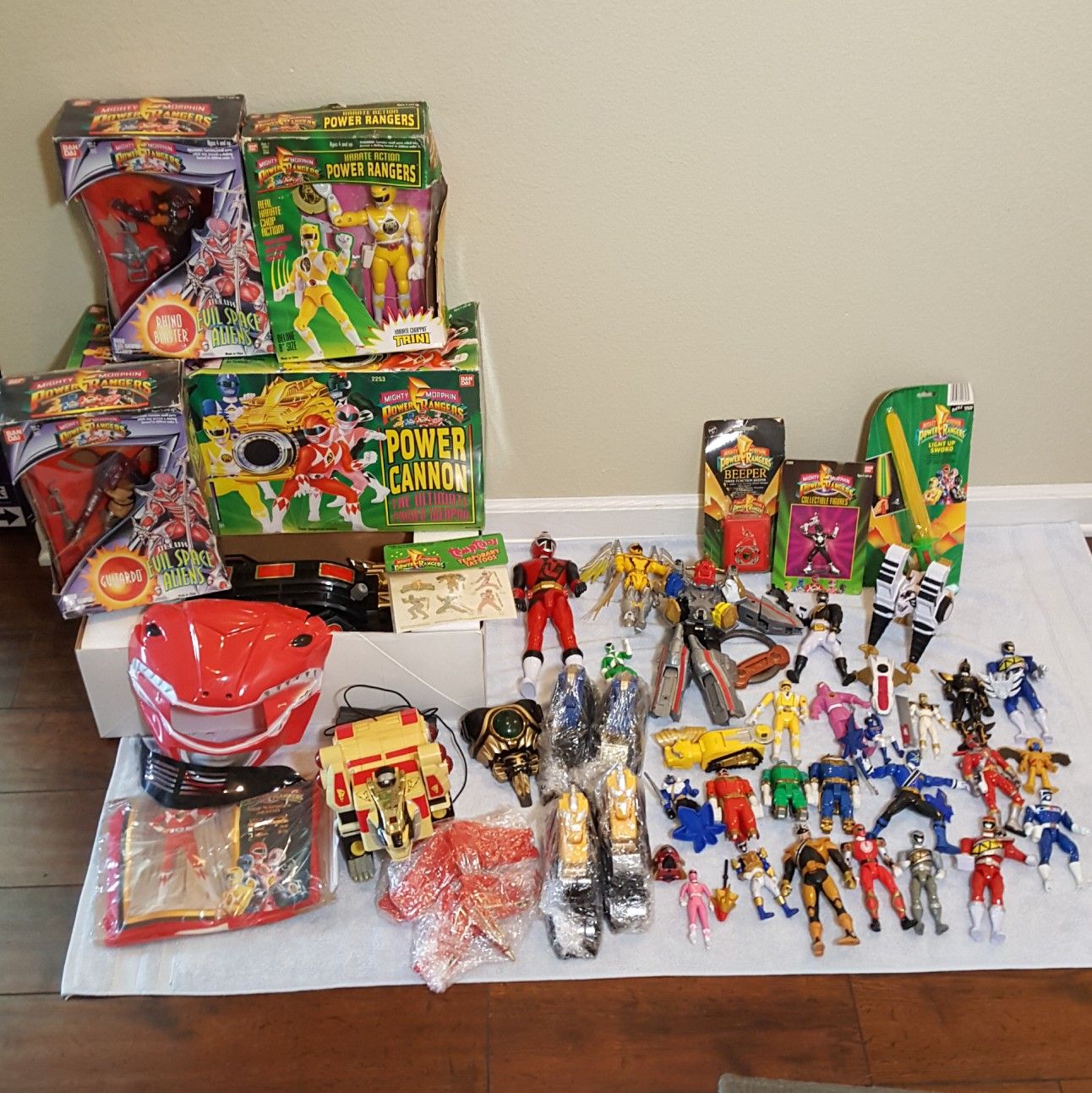 Mighty Morphin Power Rangers Action Figure Toys - Big Lot - 1990s Vintage / Retro