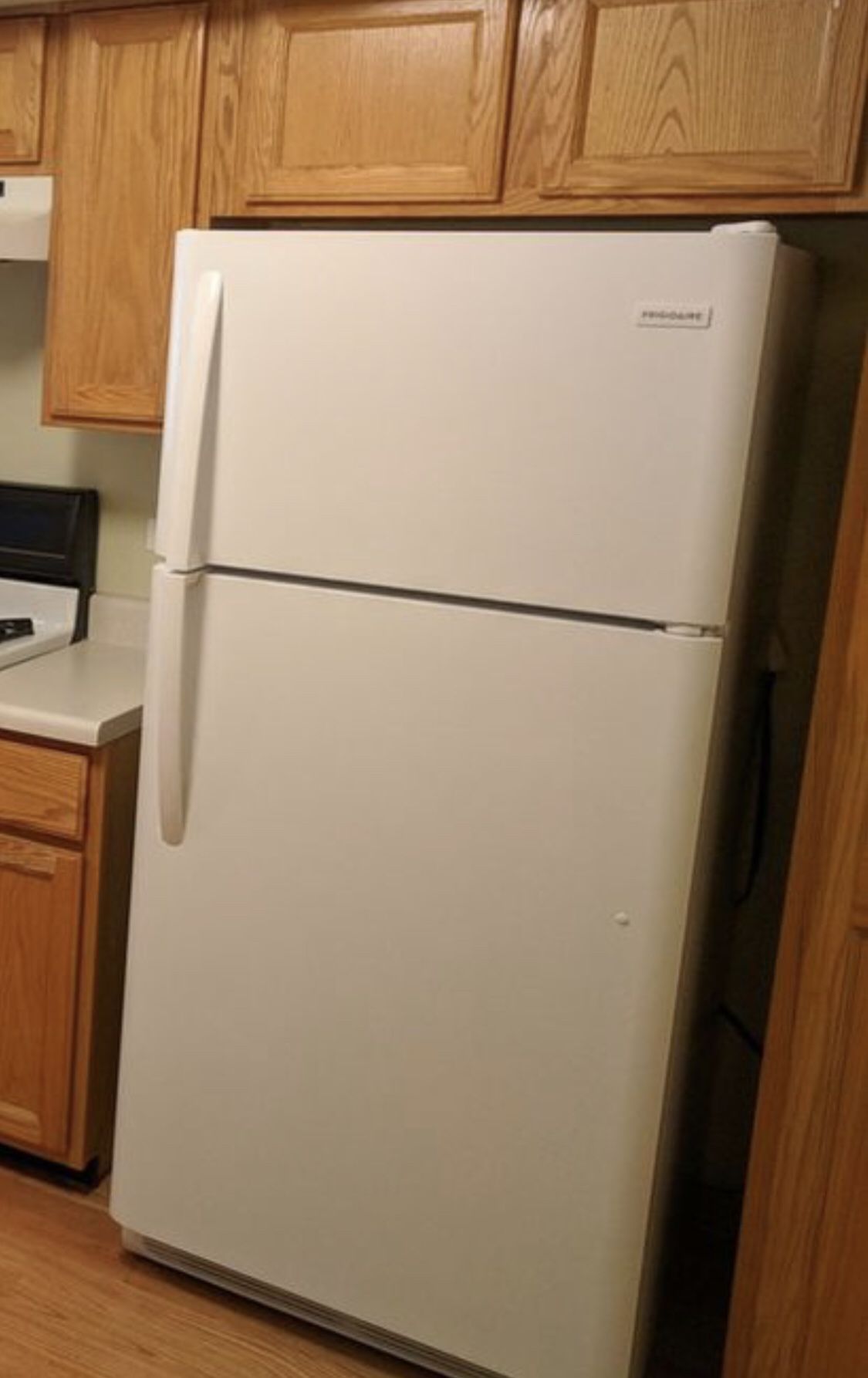 Frigidaire White Top Freezer Refrigerator - FFTR1814TW