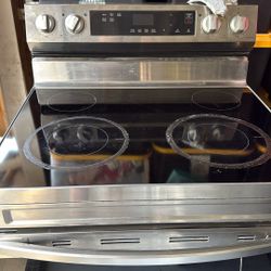 Range, Oven And Stovetop Combo. 