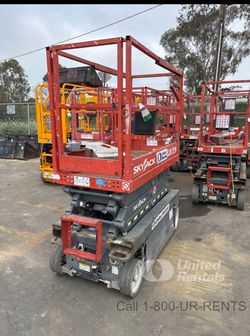 2017 Skyjack 19/32 scissor lift