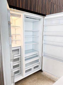 Sub-Zero 632 Built-In Refrigerator – Works Great
