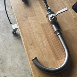 Single Hole Kitchen Faucet W/ Sprayer