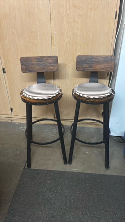 Two NEW 29" barstools