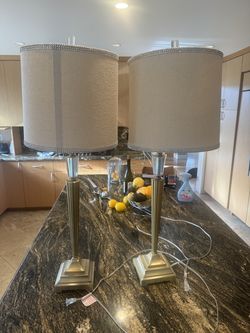 2 desk lamps