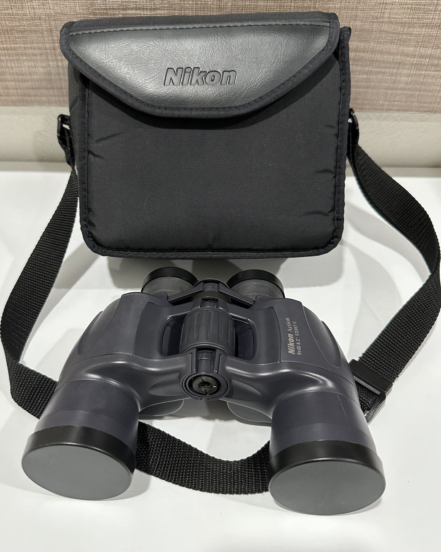Nikon Action Egret II 8 x 40 Binoculars Black w/ Case 8.2º Great condition