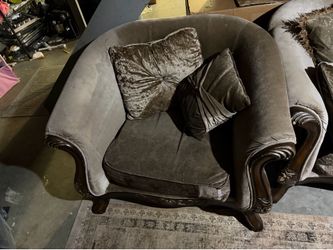 3 piece living room sofa set. 2 big couches and 1 small one.