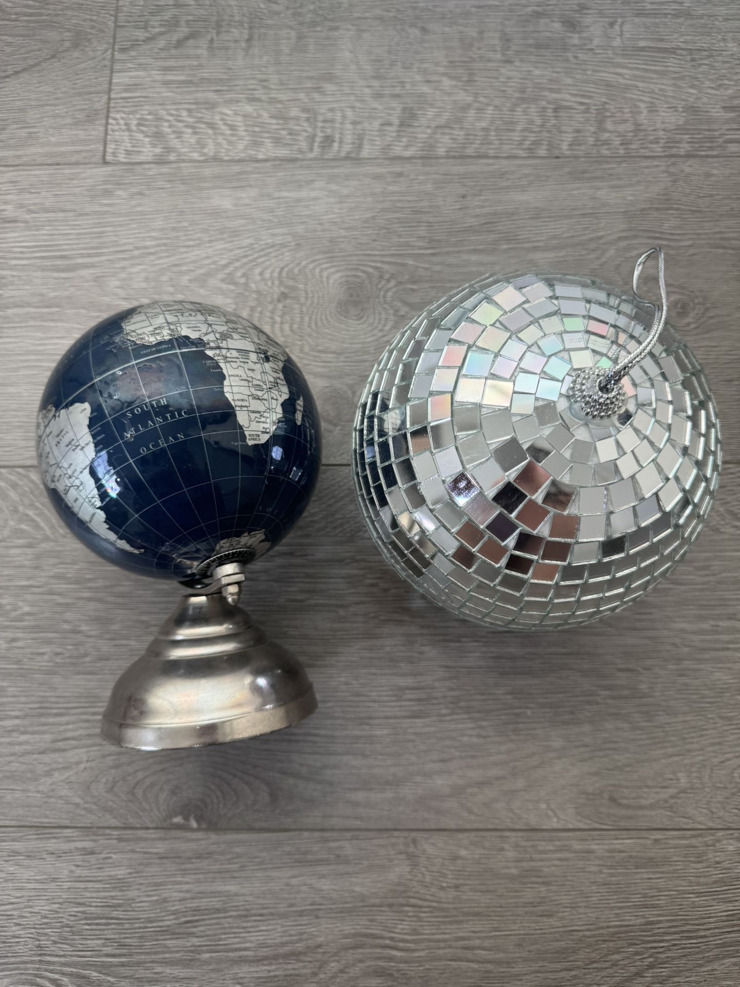 Room Decoration Bundle (Globe, Disco Ball)