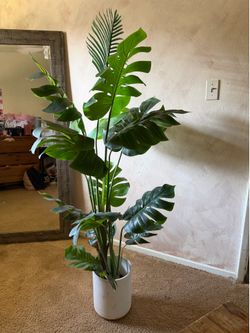Monstera faux plant