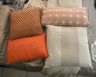 Decorative Pillow Set