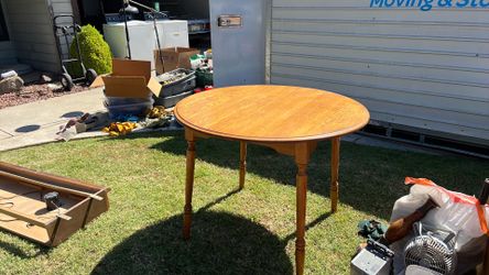 Round oak table