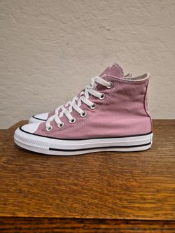 Converse Chuck Taylor All Star High Top Unisex Fashion Sneakers
Women's Size US 6