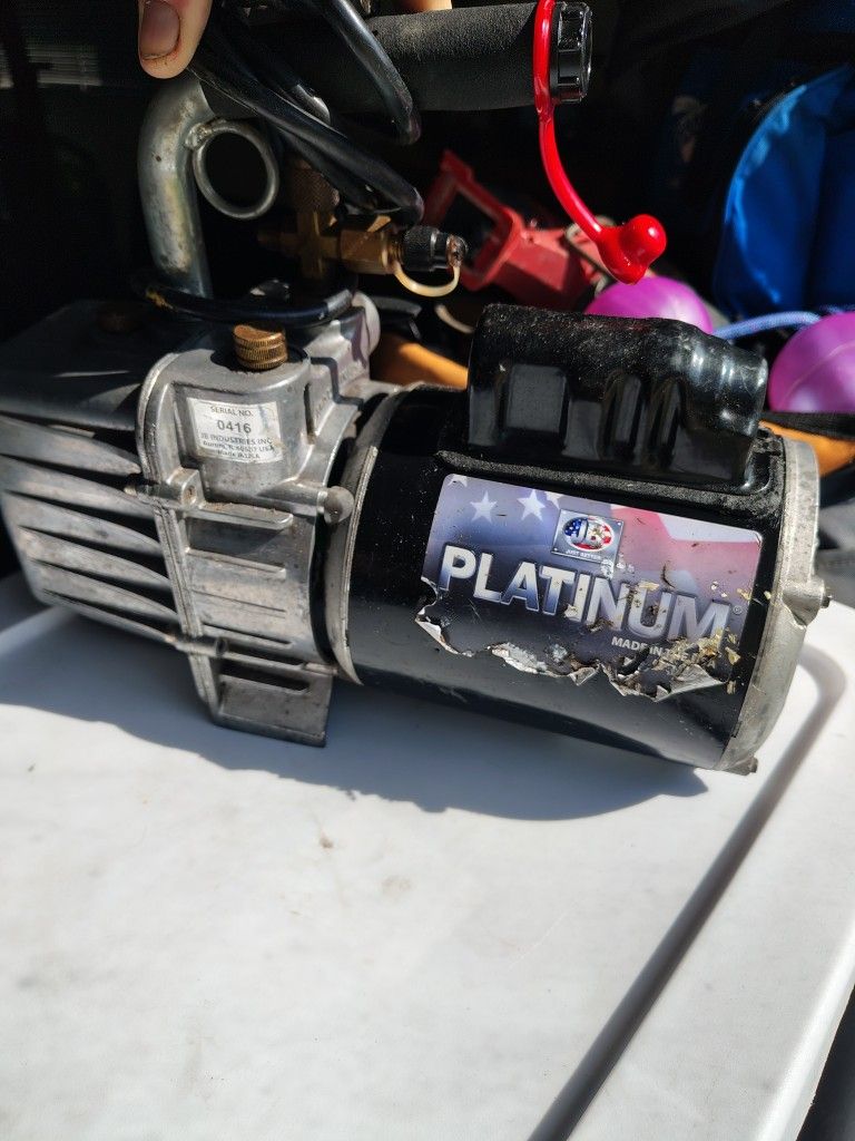 J/B Industries / DV-200N / HP 1-2 / 7 CFM / Vacuum Pump
