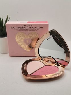 Charlotte Tilbury 

Pillow Talk Beauty Soulmates Airbrush Flawless Finish Brightening and Blush Powder Palette

✨️This Palette Contains:

2 x 0.45 oz/