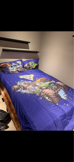 Queen size bed n frame New