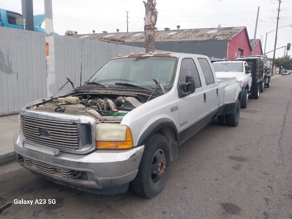 2001 Ford F350 For Parts