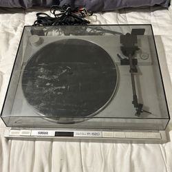 Yamaha Turntable. 