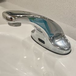 6 Sloan Automatic Faucets with Control Modules