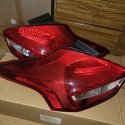 Lights ford focus hatchbackk 
