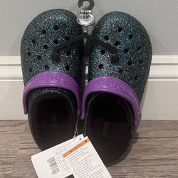 NEW Big Kids Black Classic Glitter Lined Crocs. Size 2 Kids (J2). Older Kids Size.