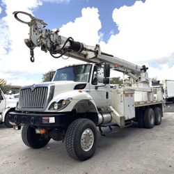 60300A2 DIGGER TRUCK INTERNATIONAL 7400 SBA 6X4 10 SPEED ALTEC D4065A T (2 SPEED).