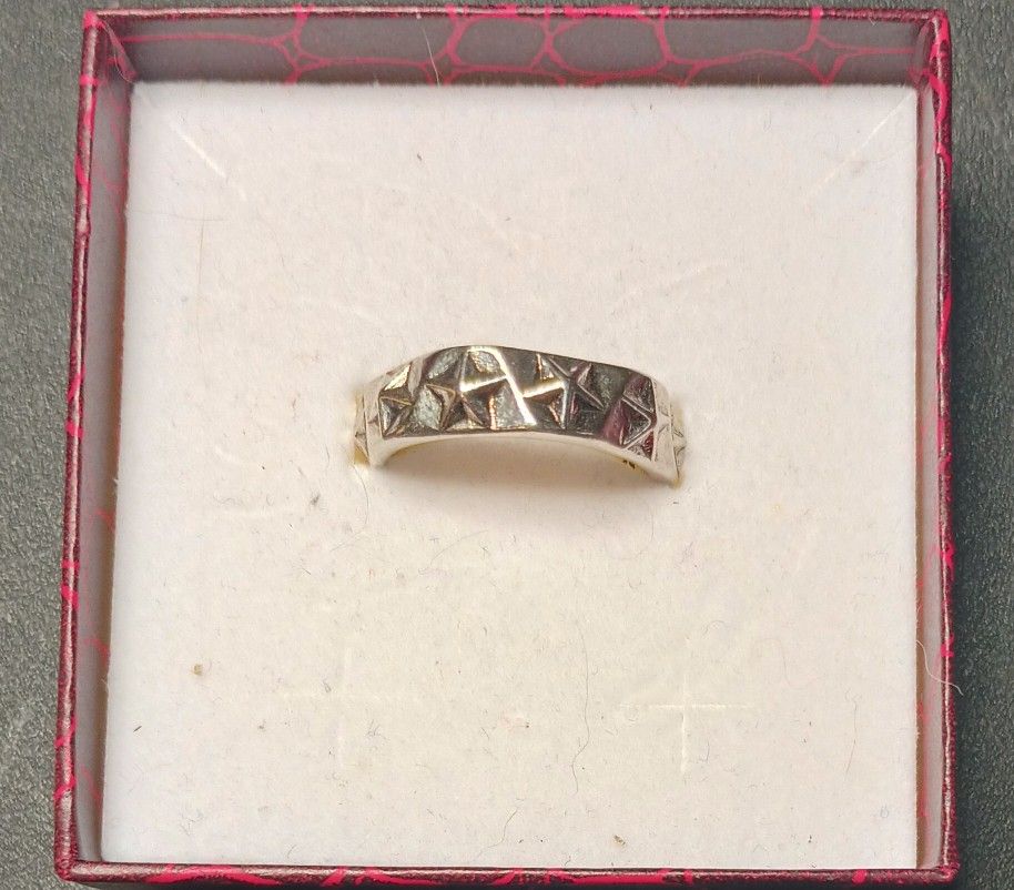 Silver Tone Ring Star Pattern