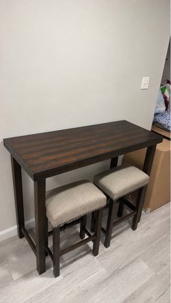 Bar Height Table with 2 Stools