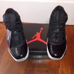 Air Jordan 11  Size  9