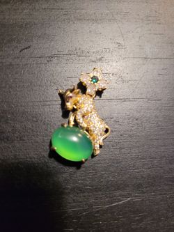 Vintage green jade pendant cow