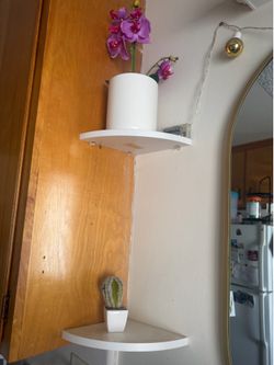 4 wall shelves fitted for corners and 2 wall shelves all white