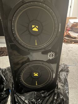 Kicker 12in Subwoofers and Amp