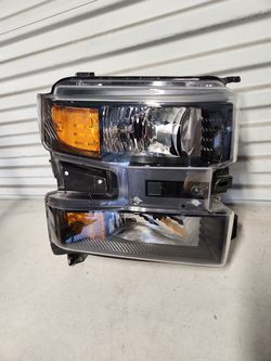 2019 , 2020 , 2021 Chevy Silverado passenger side headlight