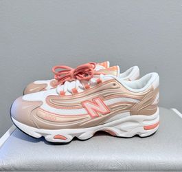 New Balance 1000  Size 7Y/ Women's Size 8.5