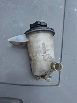 Power steering reservoir